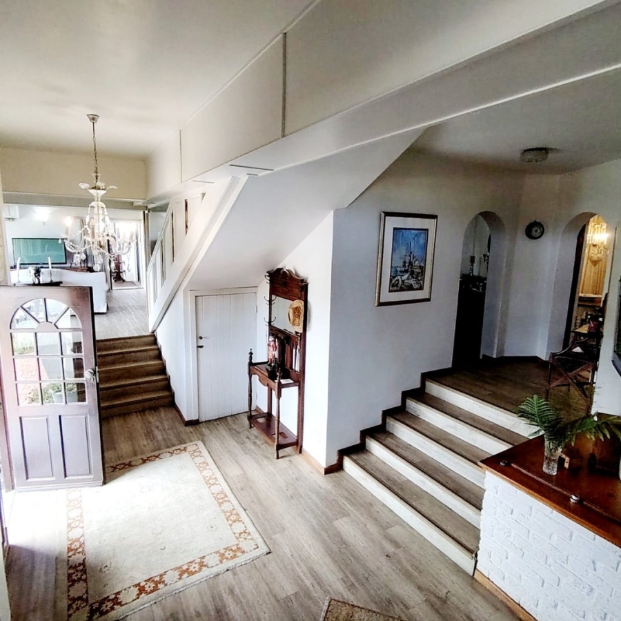 5 Bedroom Property for Sale in Beacon Bay Eastern Cape